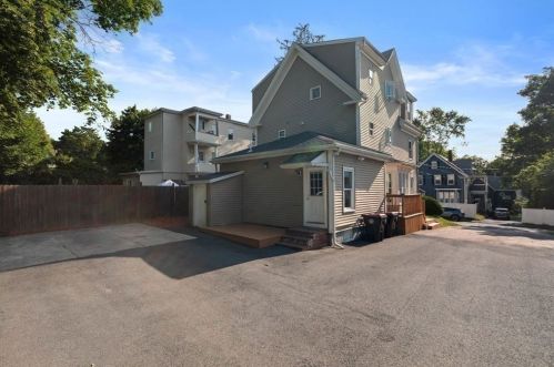 15 1 St, Brockton MA 02301-6124 exterior