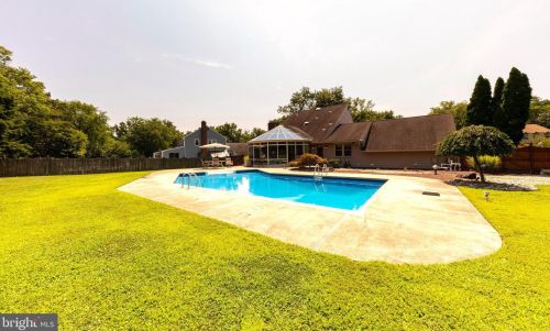 716 Carter Hill Dr, West Deptford NJ  08066-1903 exterior