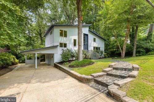 3709 Whispering Ln, Falls Church VA  22041-1121 exterior