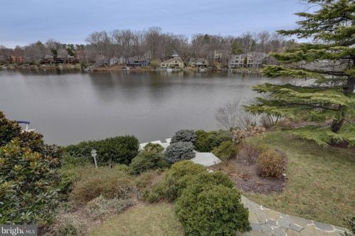 11074 Thrush Ridge Rd, Herndon, VA 20191-4721
