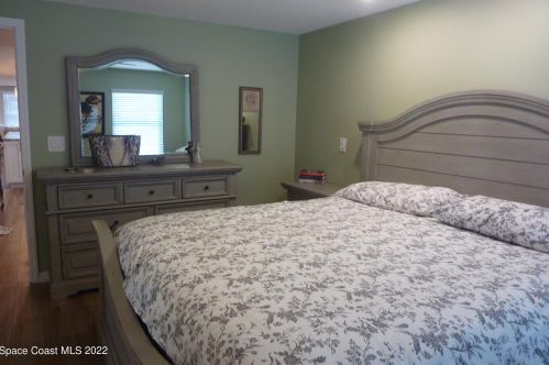 1124 Sabal Palm Ln, Sebastian FL  32976-6704 exterior