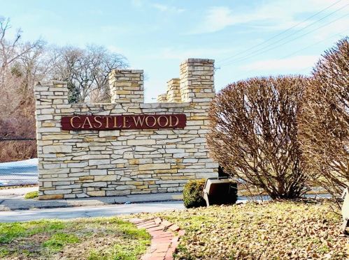 1242 Knighthood Dr, Dyer, IN 46311-2033