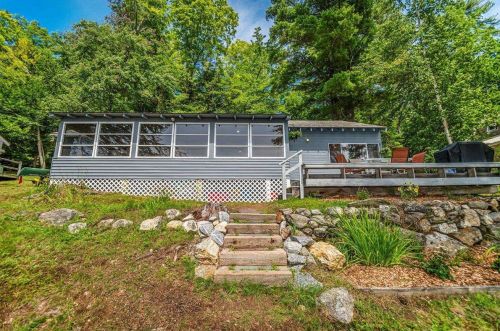 44 Roberts Cove Rd, Wakefield NH  03872-4741 exterior