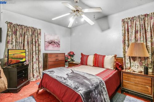 956 76, Oakland CA 94605-2808 exterior