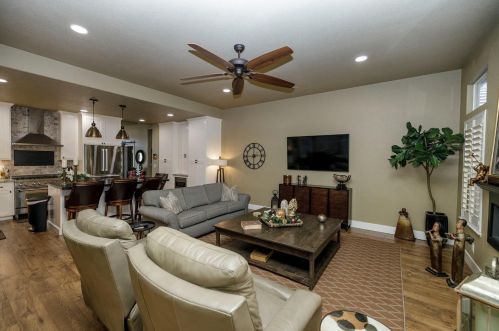 1955 Tuolumne Rd, Turlock CA  95382-8912 exterior