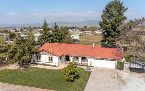 105 Daffodil Dr, Hollister CA  95023-3103 exterior