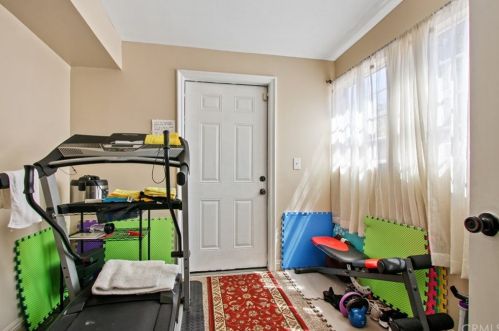 10332 Hunt Ave, South Gate CA  90280-6804 exterior