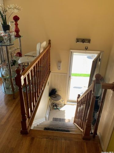 1324 Star Ave, Floral Park, NY 11003-3350