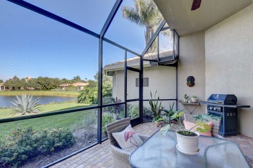 7956 Via Grande, Boynton Beach FL  33437-7520 exterior