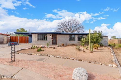 3900 Snapdragon St, Tucson, AZ 85730-3727