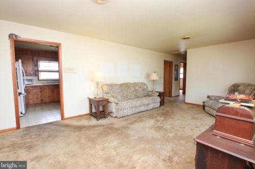221 Elm Dr, Seaford, DE 19973-2007