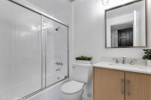 3243 Kirkham Dr, Glendale CA  91206-1131 exterior