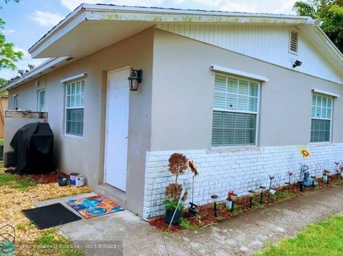 1012 Pottawatomie St, Jupiter, FL 33458-4032