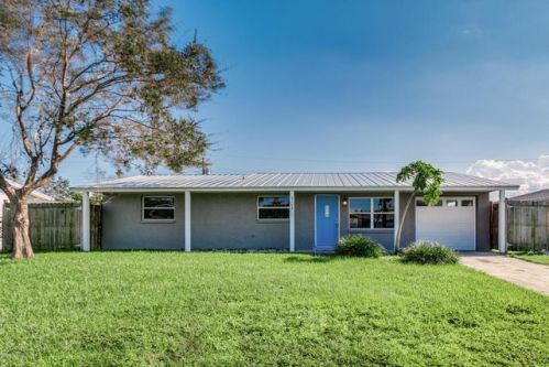 2193 Lakeview Dr, Melbourne, FL 32935-3169