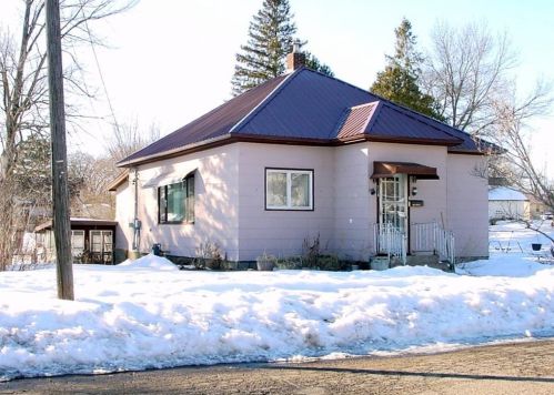 716 4th St, Ladysmith, WI 54848-2208