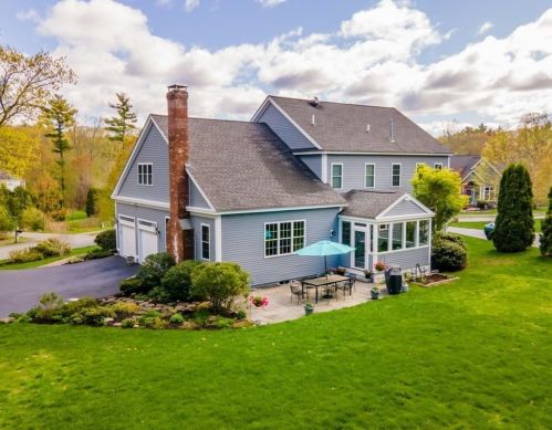 16 Jackson Dr, Acton, MA 01720-3109