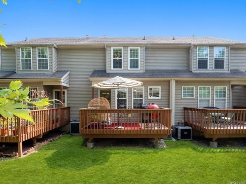 248 Crestwood Ct, Fishkill NY  12524-3312 exterior