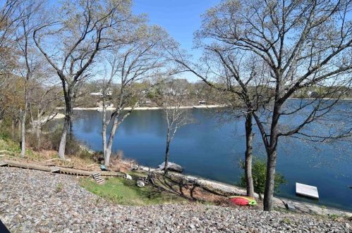 44 Boulevard Ave, Lincoln RI  02865-2108 exterior