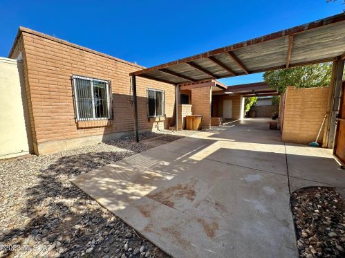 8825 Old Spanish Trl, Tucson AZ  85710-6249 exterior