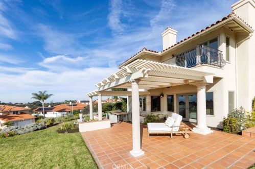 4565 Sea Bluff Cir, Carlsbad CA  92008-3671 exterior