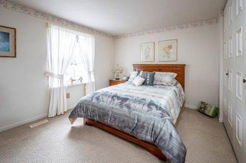 27 Greenview Dr, Jeannette PA  15644-9674 exterior