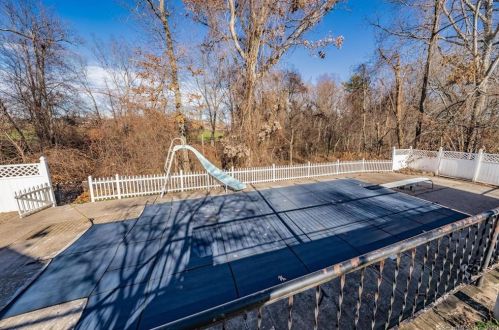 228 Grn Mnr Ter, Windsor Locks CT 06096-2737 exterior