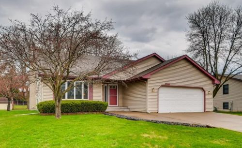 2380 Helena Rd, Saint Paul, MN 55128-4910