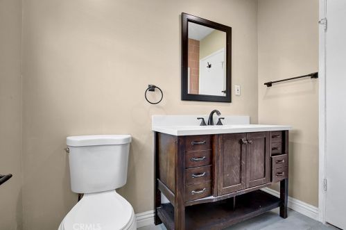 5842 Woodruff Ave, Lakewood CA  90713-1528 exterior