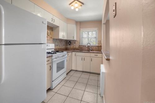 183 Drake Ave, New Rochelle, NY 10805-1760