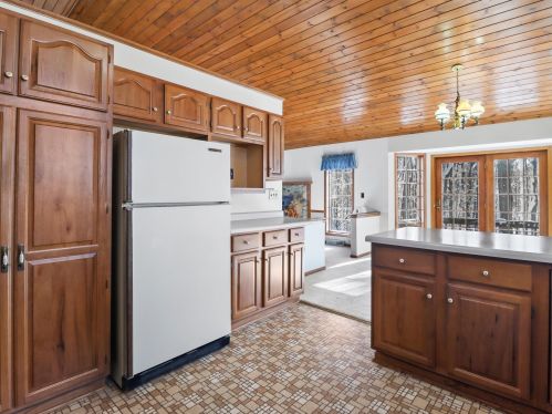 2517 Pleasant Valley Rd, Jackson, WI 53037-9753
