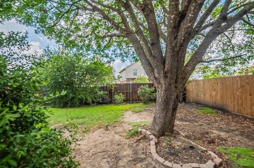 3313 Stone Bridge Dr, Lewisville TX  75028-2667 exterior