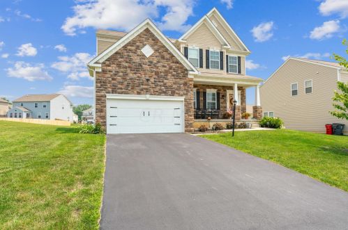 1536 Mary Lou Dr, Pataskala, OH 43062-5031