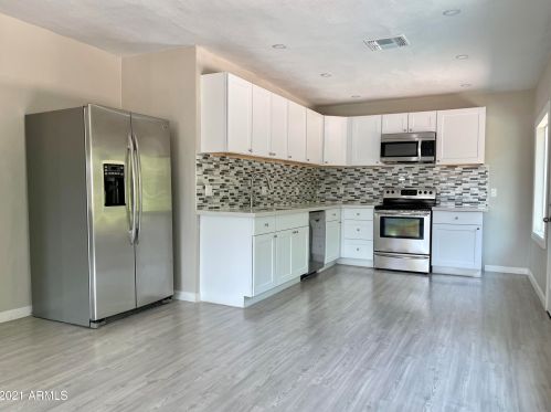 5640 8th St, Phoenix AZ 85022-1197 exterior