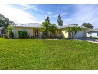 6747 Roxbury Dr, Sarasota, FL 34231-8119