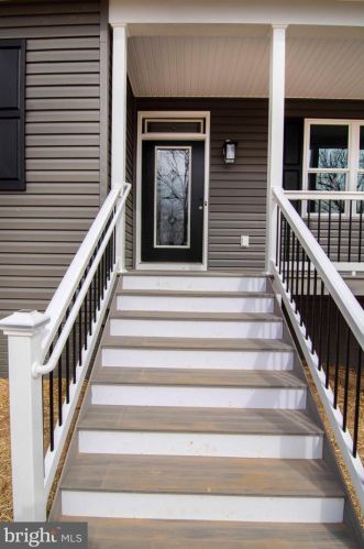 2558 High Top Rd, Linden, VA 22642-5509