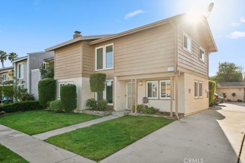 1913 Alabama St, Huntington Beach, CA 92648-3123