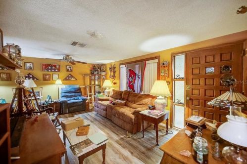 10120 Brandywine Ln, Port Richey, FL 34668-3763