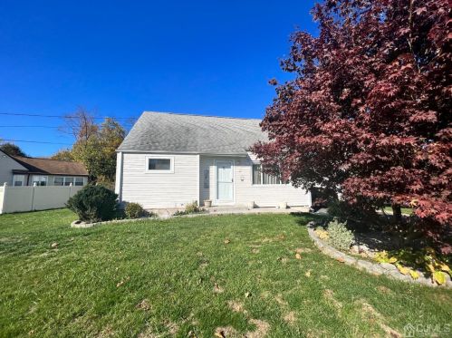 17 Susan Ln, East Brunswick, NJ 08816-3704