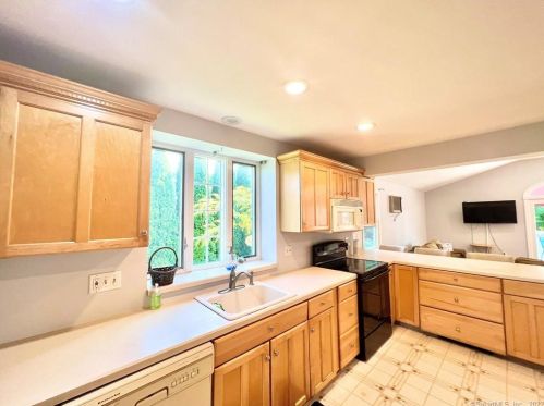 8 Sherman Ave, Bridgeport CT  06611-2335 exterior