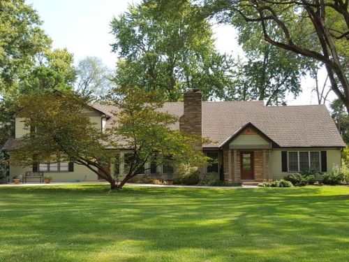 9219 High Dr, Shawnee Mission KS  66211-3081 exterior