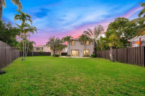 3163 176 Ter, Hollywood FL 33029-5608 exterior