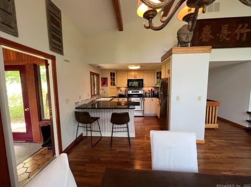 6 Buttonball Trl, Norwalk CT  06851-2812 exterior