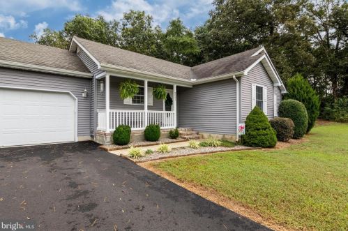 8051 Armiger Dr, Seaford, DE 19973-4397