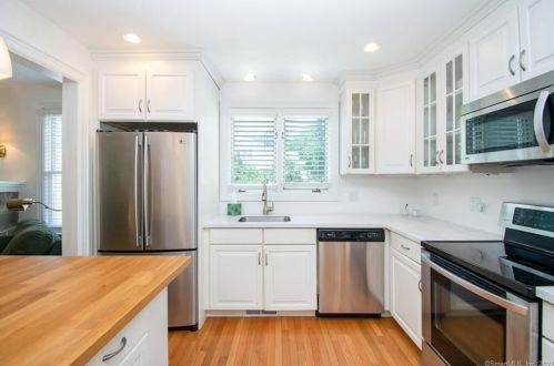 29 Chestnut St, Bridgeport, CT 06604-2639