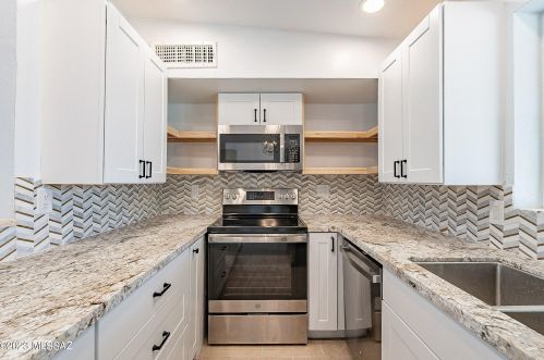 6520 Calle Herculo, Tucson AZ  85710-5620 exterior