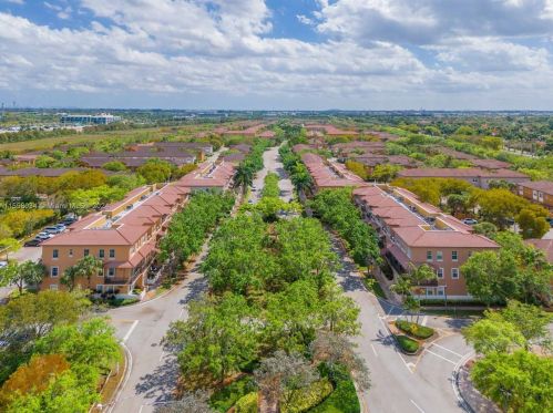 417 147th Ave, Hollywood FL 33027-6101 exterior