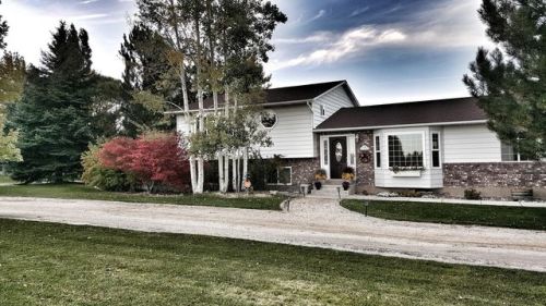 1396 Royal Crst Dr, Elko NV  89801-7954 exterior