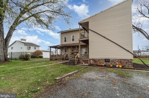 21 1st Ave, Etters, PA 17319-8954