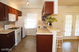 2100 Labrisa Dr, Bryan TX  77807-2305 exterior