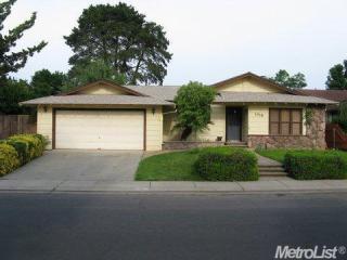 1718 Irwin Ave, Escalon, CA 95320-1521